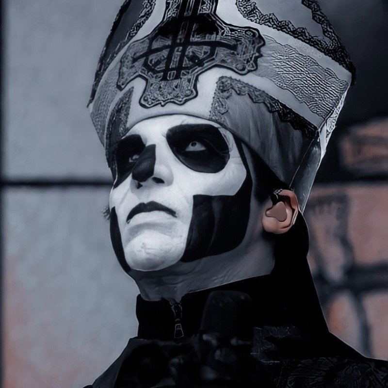 Terzo | Papa Emeritus III