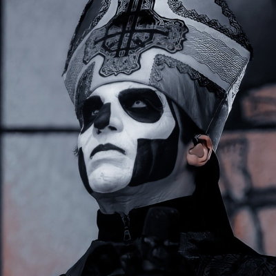 Terzo | Papa Emeritus III