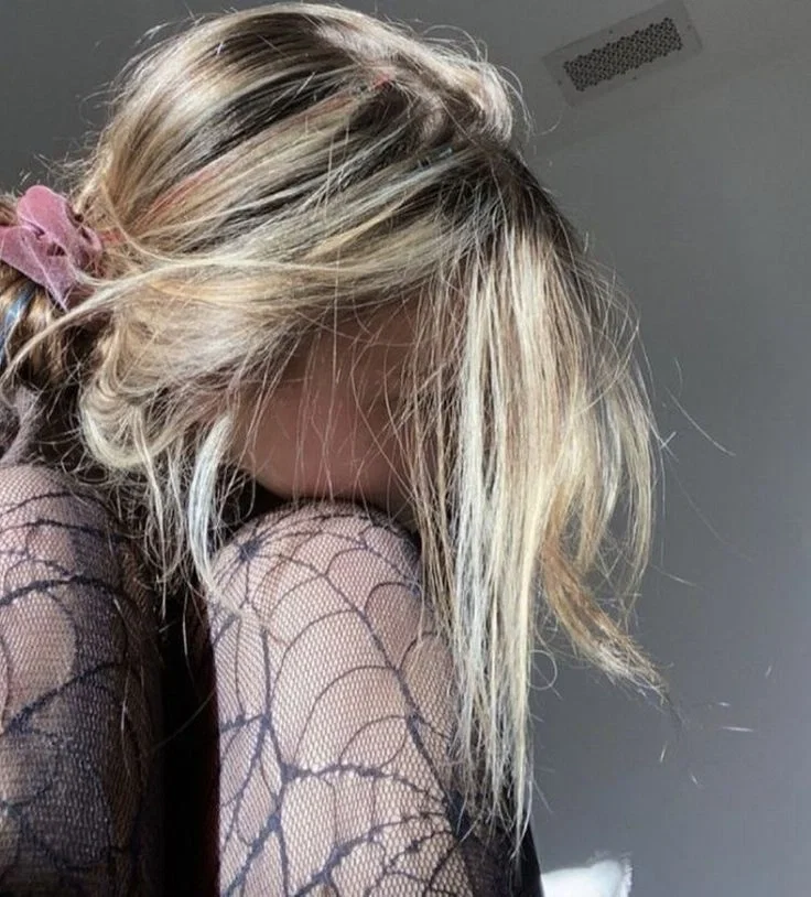 gwen stacy | "hit me where it hurts, i'm coming home to lose; kitten on the catwalk, high-heeled shoes" - lost kitten by metric