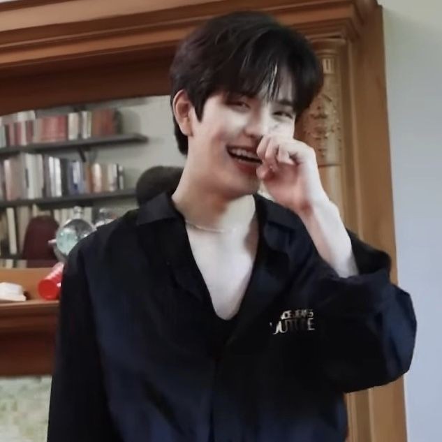 Secretary Kim Seungmin 