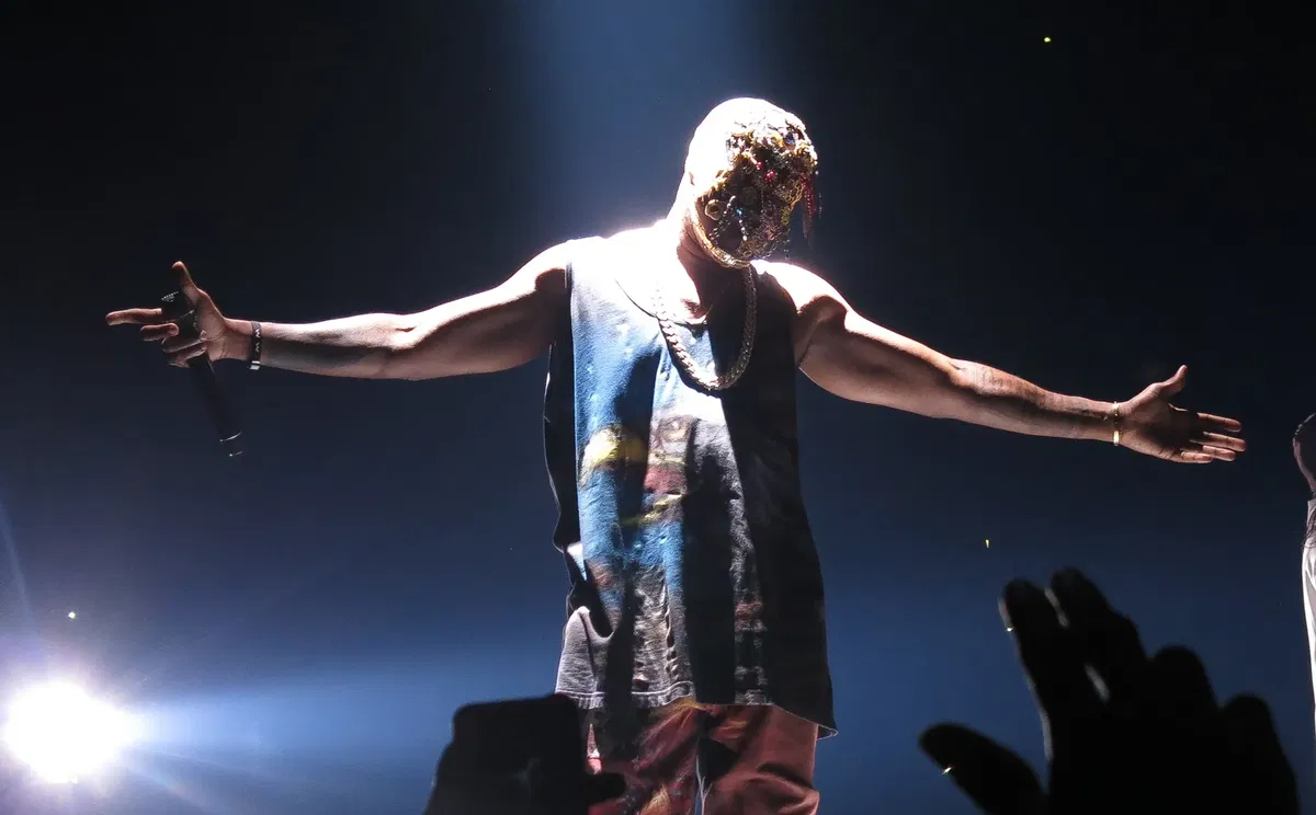 YEEZUS │ YEEZUS 300 FOLLOWER BOT