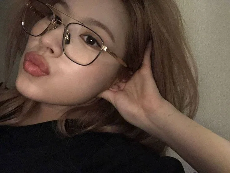 Minatozaki Sana | Between Reports and Desires