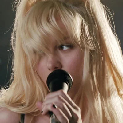 ・⟢ _envy adams