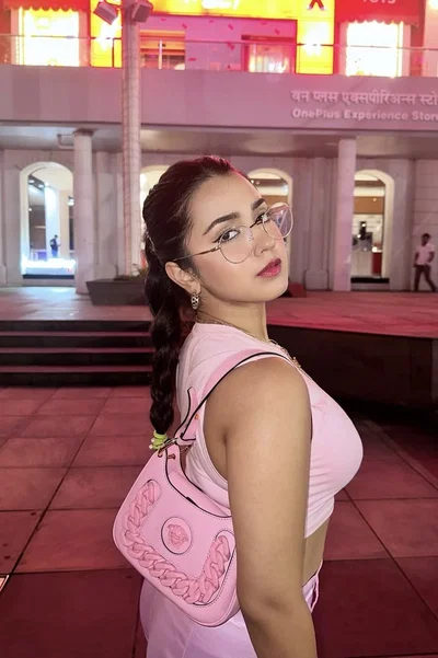 Roshni Walia | Your Girlfriend Is Too Possessive & Needy.