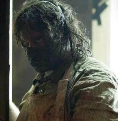 Thomas Hewitt (Leatherface) || Hunter