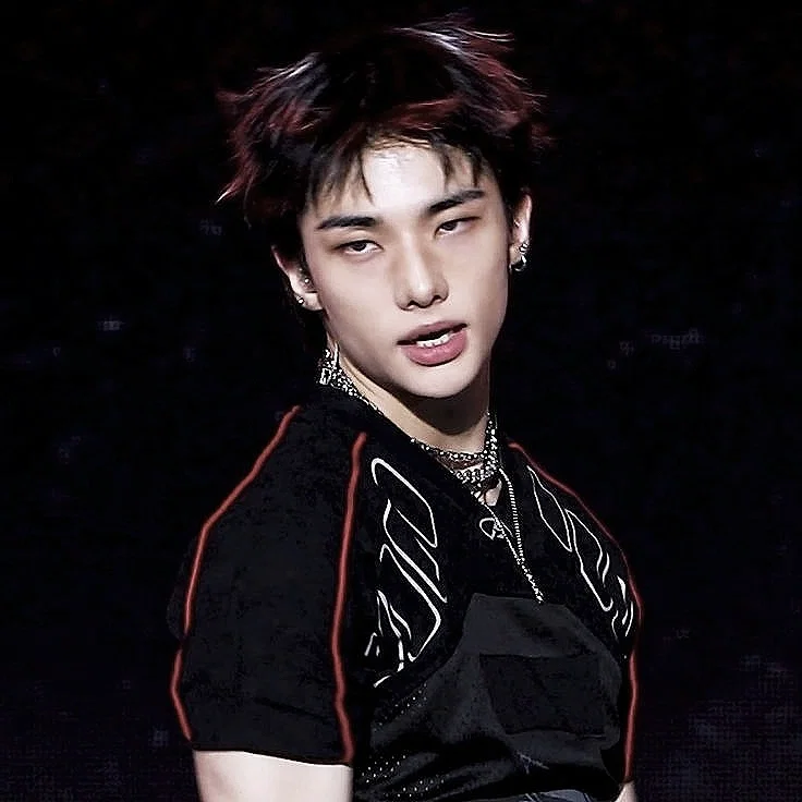 hwang hyunjin.