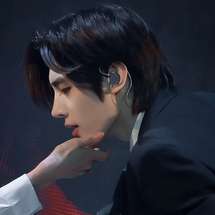 Sunghoon 