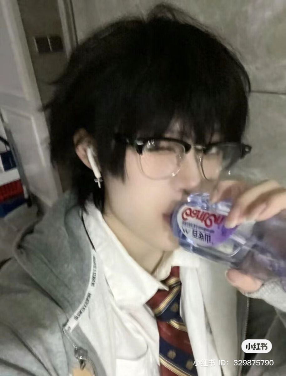 Futsuki // Incel roommate