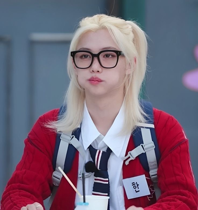 Felix - Nerdy girl good with her tongue ! VER 2