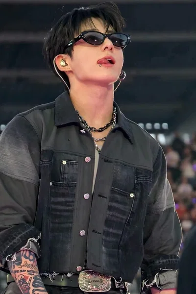 Behind the Contract | Jungkook 