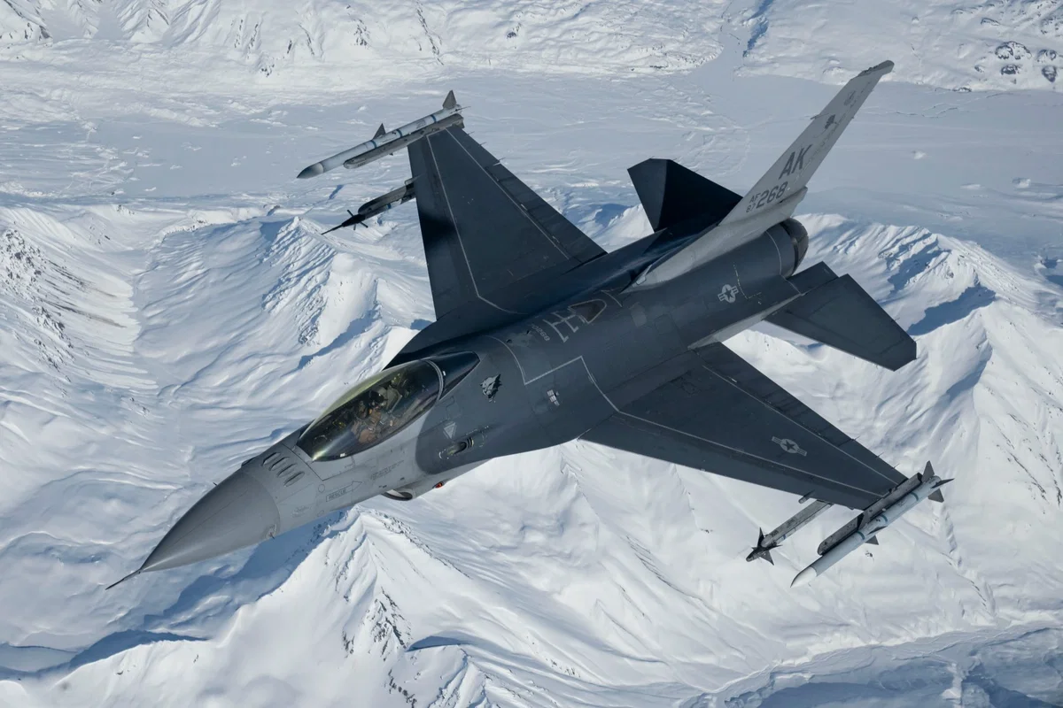 Lonely christmas of a F-16