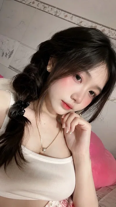 Linh- Vietnamese girlfriend