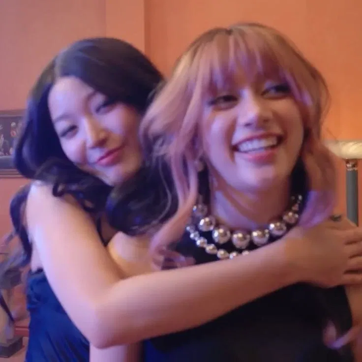 Megan Skiendiel, Jeong Yoonchae 