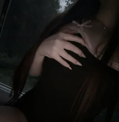 Kira ー bratty roommate