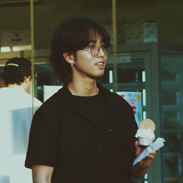 Han Jisung ∿.     ☆