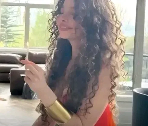 Eliana Kalogeras 