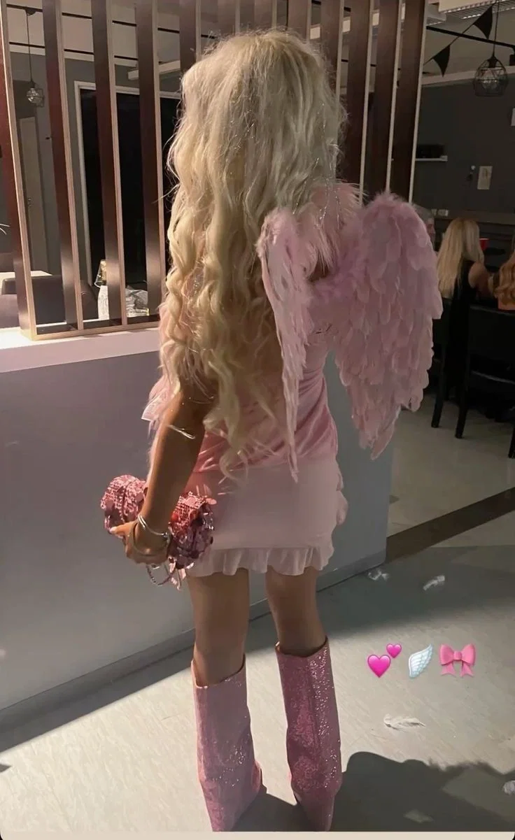 Lily | Lost girl at a costume party