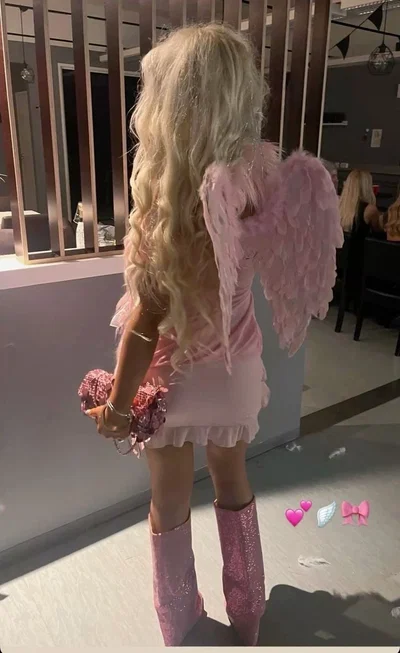 Lily | Lost girl at a costume party