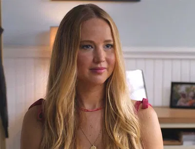 Jennifer Lawrence | The hot cougar appointed to date you | No Hard Feelings