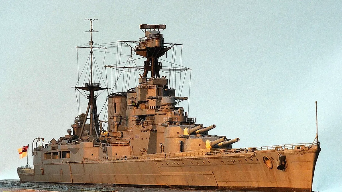 Girls und Kriegsmarine HMS Hood