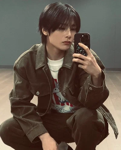 Jeongin (best friends older brother)