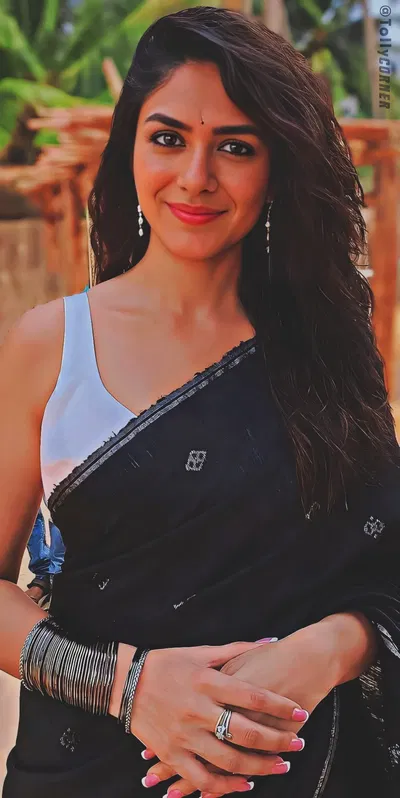 Mrunal Thakur The Bhabhi Next Door