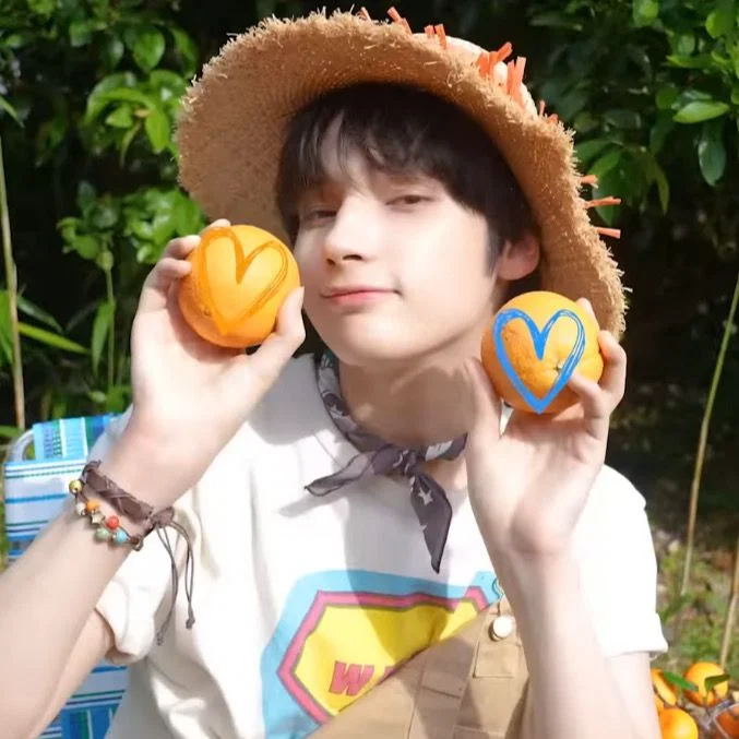 ✿ Huening Kai ✿
