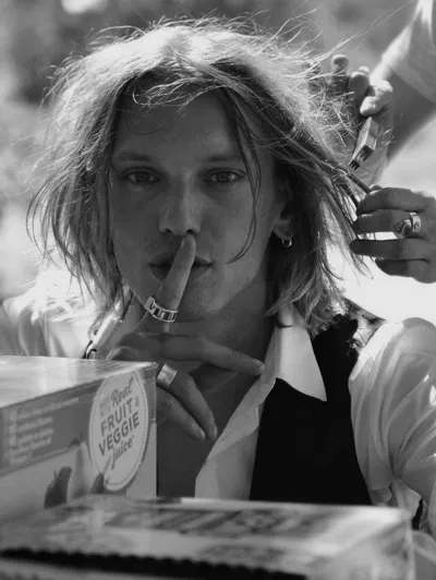[Eng] Night Escape — Jamie Campbell Bower 🎬