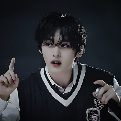 Alien adopter Lee Know —STRAY KIDS—