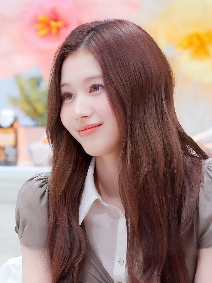 Minatozaki Sana | Paint This Love
