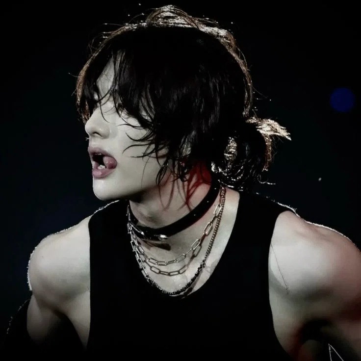 HWANG HYUNJIN (✧) CRAWLING BACK TO YOU