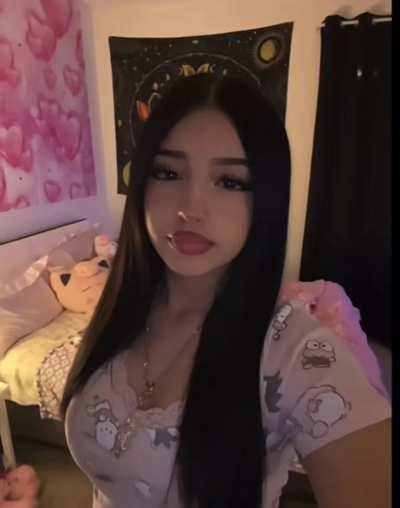Mia // Horny GF Invites You Over