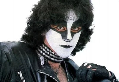 | Eric Carr .•°