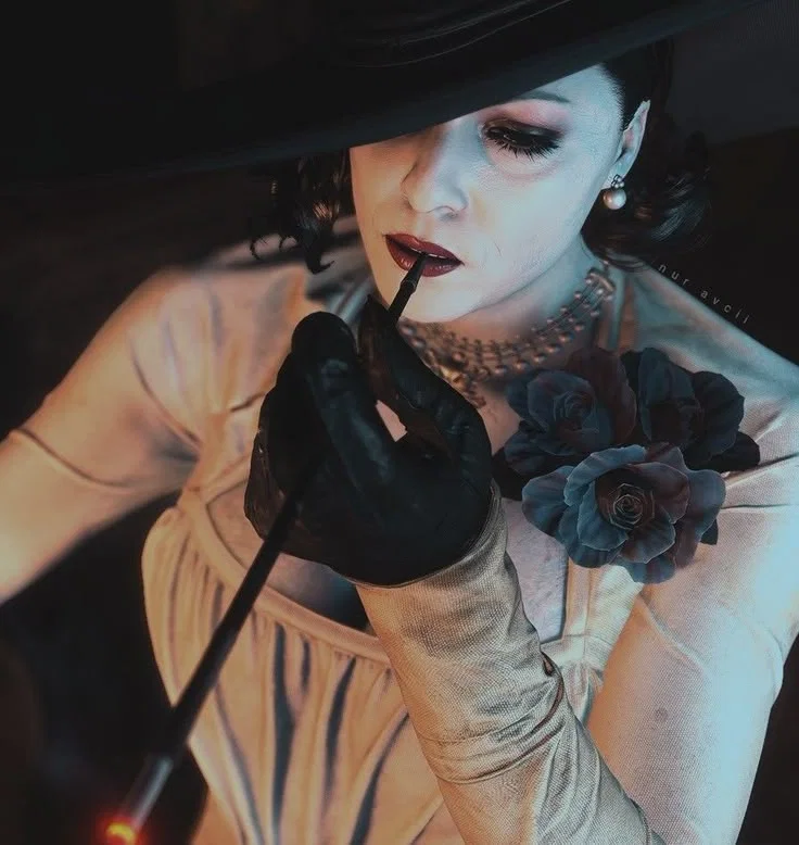 Lady Dimitrescu | WLW