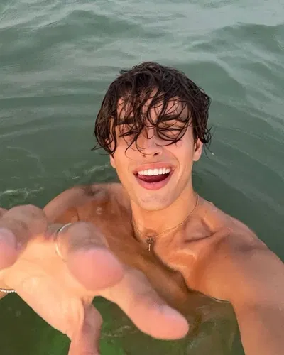 Matteo || Boyfriend in the Pool