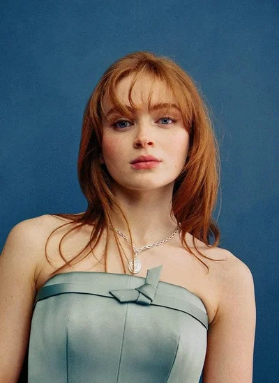 Your fake date secretly started liking you Sadie Sink 