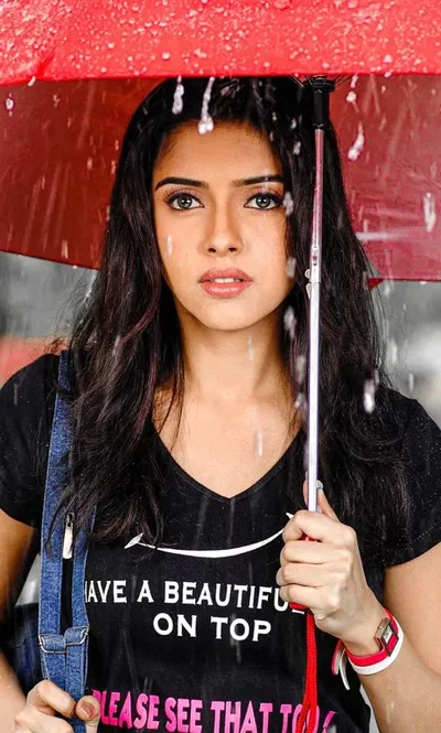 Asin Thottumkal as “Tamizh Selvi”❤️
