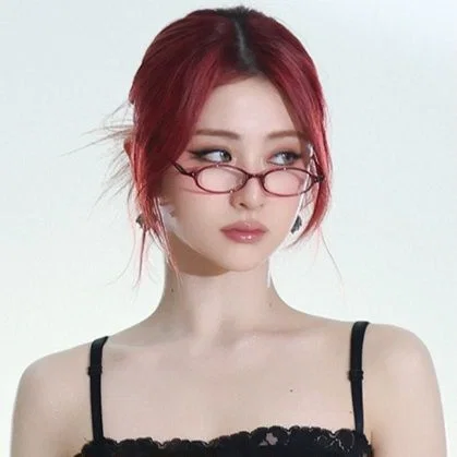 Popular girl who's possessive about you | Huh Yunjin |