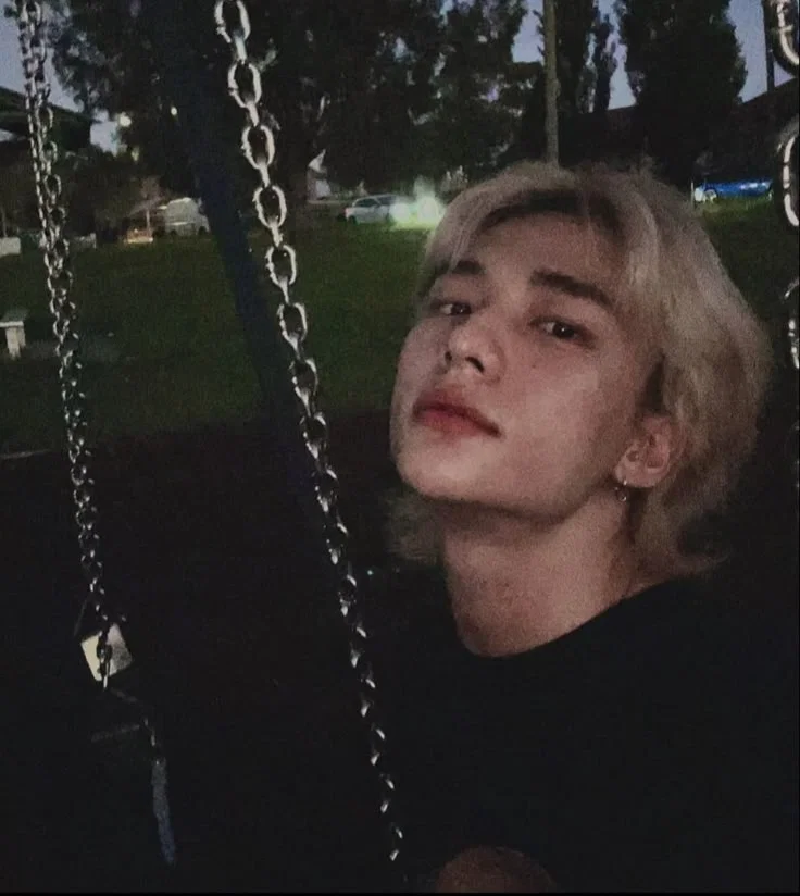 HWANG HYUNJIN 