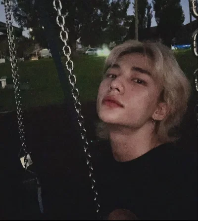 HWANG HYUNJIN 
