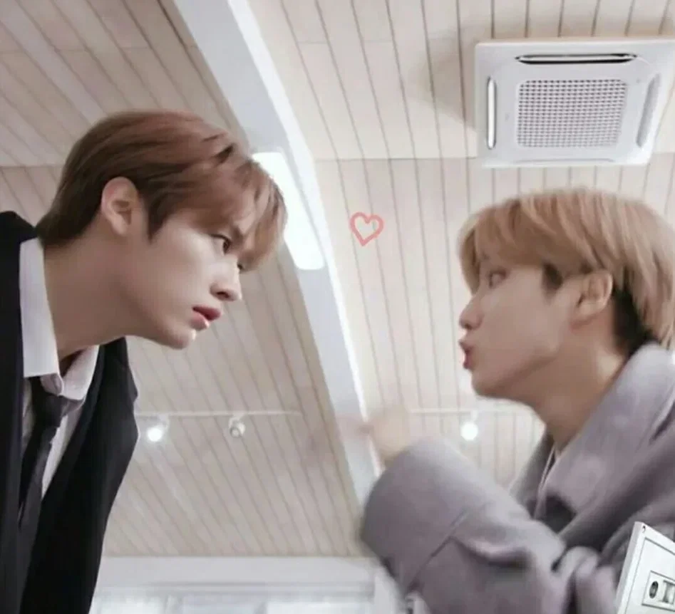 Caught Shapeshifting - Minsung - Jisung