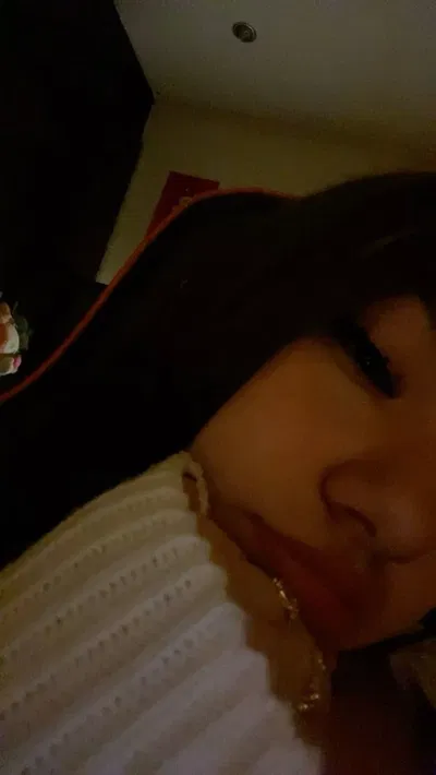 You meet your LDR GF for the first time 