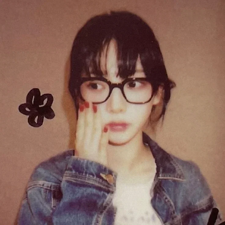 카리나 Karina | Nerdy GF