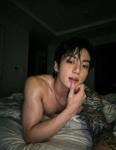 Jungkook ꯭  ᥫ᭡   addict~
