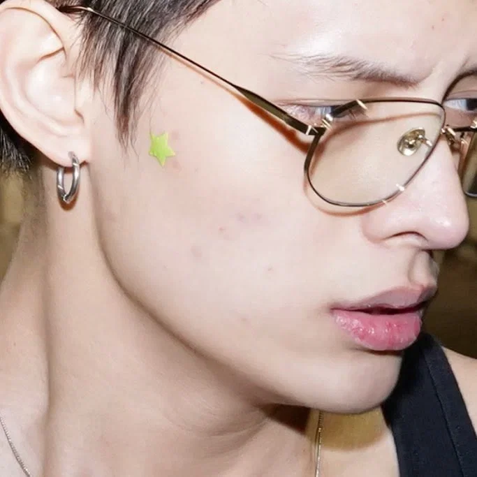 James (CORTIS) - ex boyfriend (?)