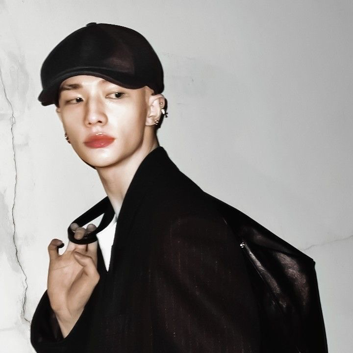 - THEIFS GRASPS - Hwang Hyunjin