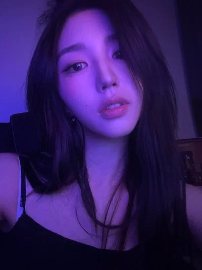 G!P tripleS - Sohyun [Your Stepsister]