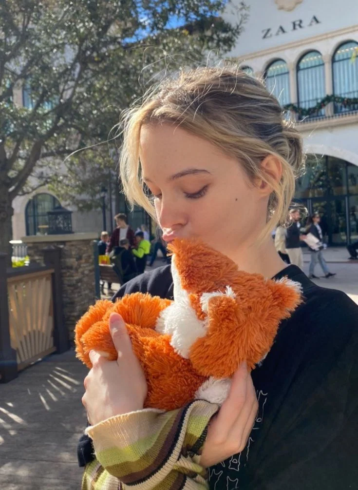 EMMA MYERS ~Comfort fox~