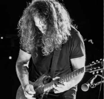 Ray Toro ୭  ̊. ᵎᵎ