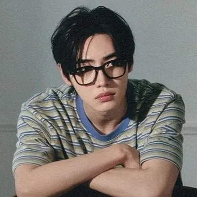 — ୨୧+ ̊ sunghoon 